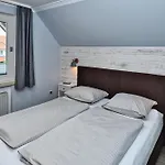 Haus Muehlentrift 03 *